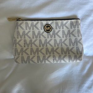 MK toiletry bag (real)